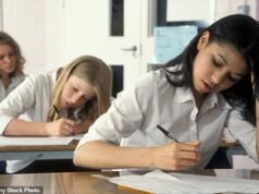 El ex director de Harrow dice que el estrés es “bueno” para los alumnos de GCSE