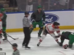 Los oficiales de policía de Nueva York luchan brutalmente con rivales del departamento de bomberos mientras la recaudación de fondos anual de hockey sale mal