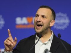 Polanski habla de aumentar los salarios de los profesores, recortar los exámenes y luchar contra la extrema derecha: cobrar impuestos a los ricos para pagarlo todo.