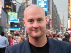 Padre australiano multado con más de 2.115 dólares por un acto común del que son culpables muchos conductores