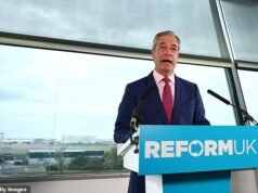 Nigel Farage intenta salvar las vacaciones familiares de la crisis de Oriente Medio: la reforma exige eliminar los impuestos a los pasajeros aéreos cuando los adultos viajan con niños