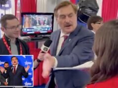 Mike Lindell ‘entregó documentos legales’ durante una entrevista frente a la cámara en CPAC: tira los documentos a un lado