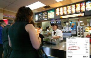 Los clientes de McDonald’s están hartos de las tarifas sorpresa por los pedidos en línea