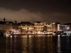 Un lobo muerde a una mujer en el distrito comercial de la segunda ciudad más grande de Alemania