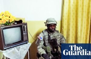 La foto que muestra lo absurdo de la guerra: la mejor fotografía de Peter van Agtmael | Fotografía