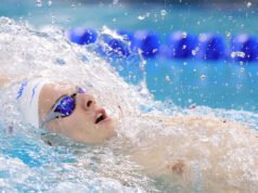 Campeonato masculino de natación y saltos de la NCAA: Kos destruye el récord nacional en 100 espalda y gana el título de la NCAA