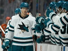 Shakir Mukhamadullin de San Jose Sharks ayudado por la decisión de Mike Grier