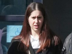 Una mujer “celebra la libertad, no Hamás”, dice el tribunal