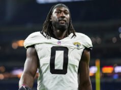 Según los informes, los Panthers firman al apoyador All-Pro Devin Lloyd de los Jaguars