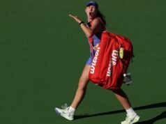 Mirra Andreeva lanza una raqueta y practica con el público tras la derrota de Indian Wells