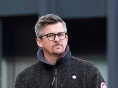Joey Barton está acusado de “herir intencionalmente” después de que un hombre fuera encontrado con heridas graves en la cara y el cuerpo cerca del Liverpool Golf Club.