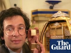 El huevo de oro gigante que nunca eclosionó | Familia