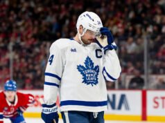 La estrella de los Maple Leafs, Auston Matthews, estará fuera por la temporada después de un golpe ‘sucio’, Radko Gudas de los Ducks recibe una suspensión de 5 juegos
