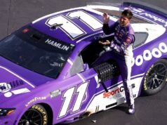 Denny Hamlin regresa para ganar Las Vegas después de una penalización anticipada