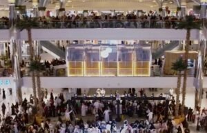 Los compradores de Eid acuden en masa a los centros comerciales ante la interrupción de los envíos