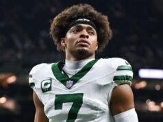 Fuentes: Jets cambiarán al QB Justin Fields a Chiefs para selección de 2027