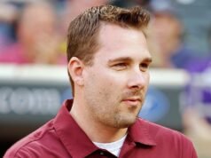 Minnesota despide a la entrenadora de hockey femenino Frost después de 19 temporadas