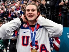 El Salón de la Fama del Hockey no le dará el disco ‘Gol de Oro’ a Jack Hughes
