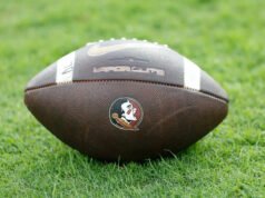 Según los informes, el pateador del estado de Florida, Conor McAneney, ha sido arrestado y acusado de dos delitos graves por agresión a un oficial.