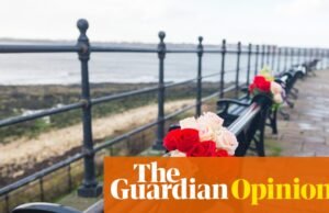 ¿Por qué son tan populares los bancos conmemorativos? Porque mantienen la parte muerta del flujo diario | Anne Karpf