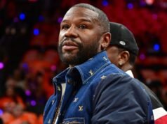 Floyd Mayweather frena durante la revancha con Manny Pacquiao