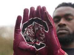 Jugador de rugby sin experiencia futbolística se incorpora a Gamecocks