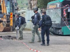 Dos heridos después de que un fragmento de cohete de Hezbollah impactara en un autobús en Kiryat Shmona