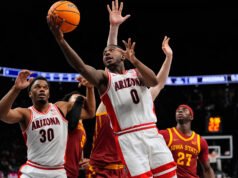 El timbre de Jaden Bradley le da a Arizona la victoria en el torneo Big 12 por 82-80 sobre Iowa State
