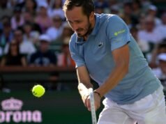 Medvedev le propina a Alcaraz la primera derrota del año y se dirige a la final de Indian Wells ante Sinner