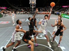 Big 12 abandona la cancha de vidrio LED del torneo de conferencia después de la lesión de la estrella de Texas Tech y regresa a la madera dura