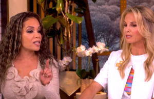 Sunny Hostin y Elisabeth Hasselbeck discuten sobre la guerra en Irán en “The View”