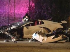 Corvette C8 choca contra un edificio durante una persecución policial en el noroeste de Houston