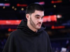 Grizzlies C Zach Edey estará fuera por el resto de la temporada después de una cirugía de tobillo