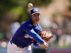 Shohei Ohtani alcanza 99.9 mph y poncha a 4 en su debut en el entrenamiento de primavera