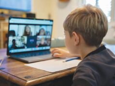 Los estudiantes israelíes navegan por los exámenes, las sirenas y la vida cotidiana durante la guerra de Irán