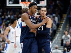 UConn remonta una desventaja de 19 puntos para sorprender a Duke con un triple en el último segundo y hacerse con el billete final a la Final Four con una remontada histórica.
