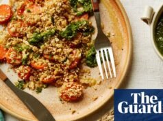 Crumble de zanahoria y brotes de brócoli con mantequilla de almendras: recetas de verduras de Chantelle Nicholson para Pascua | Alimento