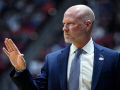 El entrenador de Villanova dice que despedirá a su equipo durante la derrota a mitad del juego del torneo de la NCAA ante Utah State.