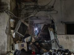 Los ataques iraníes contra Israel hirieron a 11 personas y quemaron una fábrica de productos químicos