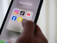 La prohibición de las redes sociales a los adolescentes enfrenta obstáculos legales