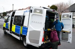 Dos iraníes acusados en virtud de la ley de seguridad nacional