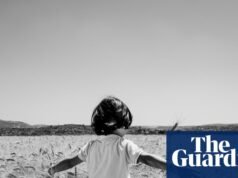 Pollas, tren de surfistas y Marilyn Monroe: la venta de copias Magnum – en imágenes