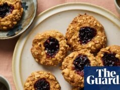 Receta de Helen Goh de galletas de maní y grosella negra | Alimento