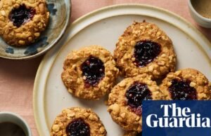 Receta de Helen Goh de galletas de maní y grosella negra | Alimento