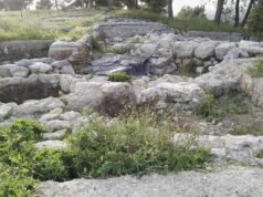 Una antigua fosa común descubierta en una cisterna de agua durante las excavaciones de Tel Azekah