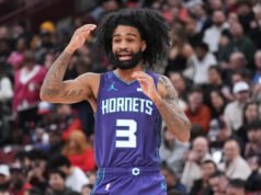 Los Hornets obtienen su cuarta victoria consecutiva, Coby White anota 20 puntos en su debut en casa en la victoria por 109-93 sobre los Trail Blazers