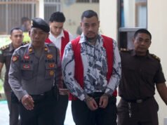 Un tribunal indonesio condena a tres hombres por matar a tiros a un compatriota australiano en Bali