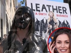 Courtney Stodden, en bikini, se cubre de piel negra para protestar contra el cuero, en vídeo