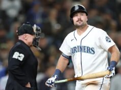 Cal Raleigh, frustrado consigo mismo después de no poder disputar un derribo tardío en una derrota cerrada: “Se aprende de ello”