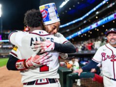 El bateador designado de los Bravos, Dominic Smith, gana el Grand Slam semanas después de la muerte de su madre: ‘La extraño mucho’